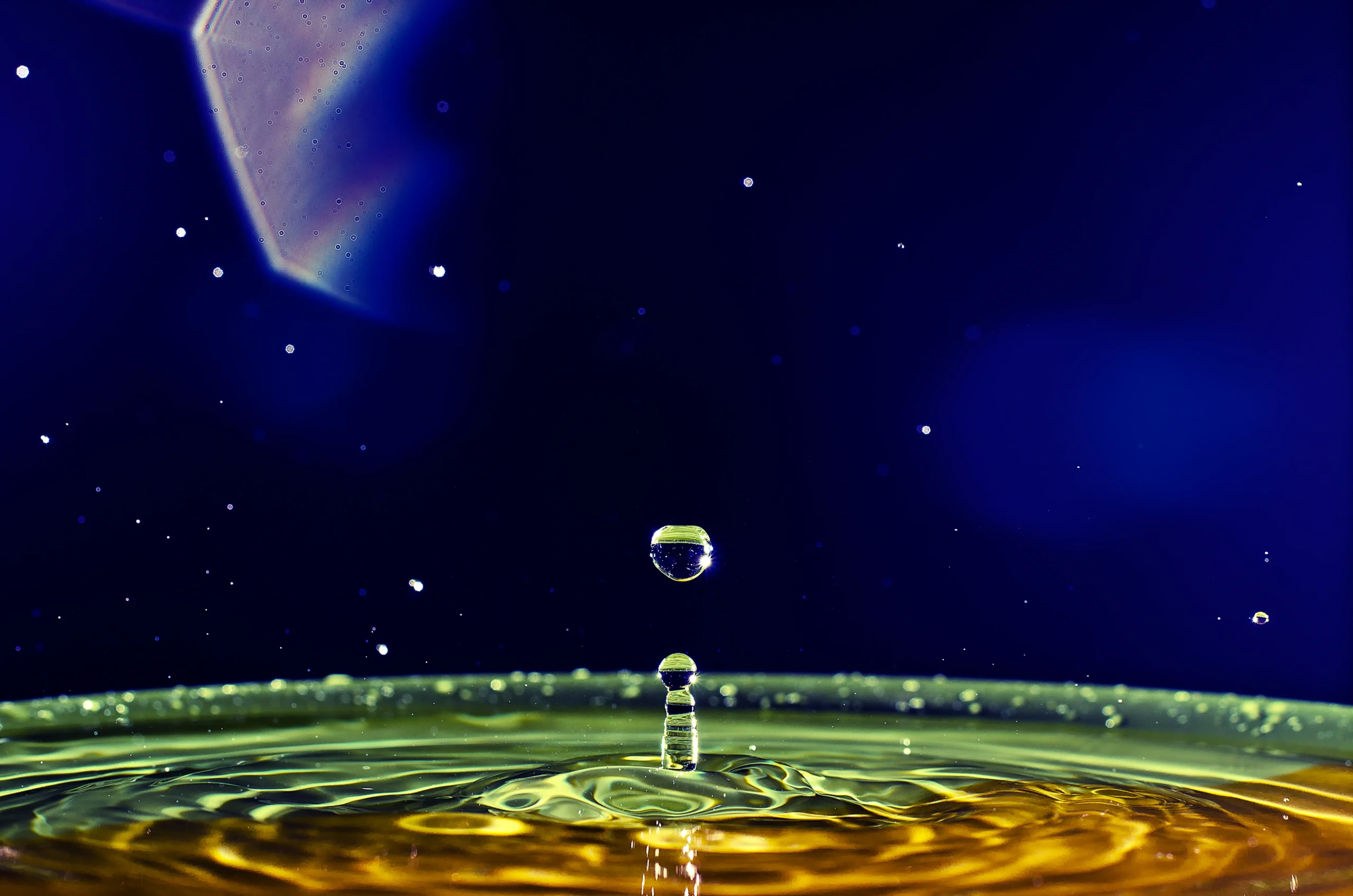 the-water-drop-with-interesting-colorful-blurred-b-2024-10-18-09-48-02-utc